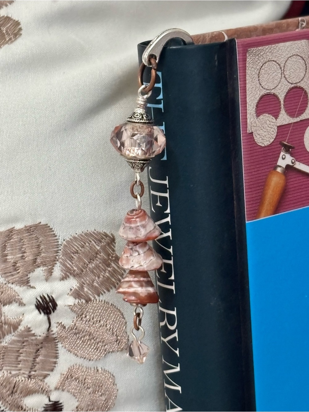 📚 Pink Shell Bookmark - Picture 2 of 3